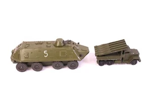 2 piezas rusas. Carro blindado de artillería BTR-70 misiles carro de combate juguete militar RDA - Imagen 1 de 3
