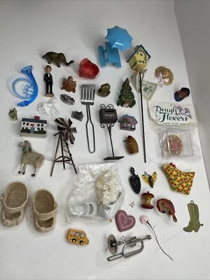 Lote antigo de 35 peças de miniaturas sortidas enfeites decorativos primitivos Cottagecore vovó - Imagem 1 de 4