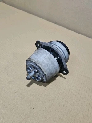 Audi Q7 4l 4.2tdi engine mount 7l8199131b 2014 - Image 1 of 4