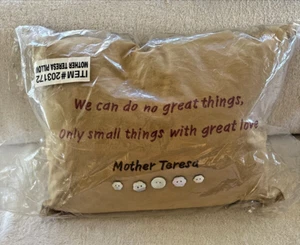 Almohada Madre Teresa No podemos hacer grandes cosas solo pequeñas cosas con gran amor - Imagen 1 de 11