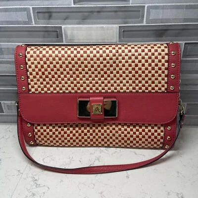 Bolso de Mano Anne Klein Check Mate Color: Rosa con Lunares Blanco y Negro en el Interior Foto 1 de 4