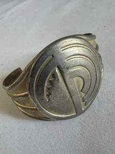 Gorgeous vintage Metal Wide cuff bracelet Silver Tone Shimmed Gold - Picture 1 of 7