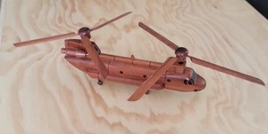 Helicóptero militar de exhibición de arte de madera maciza modelo CH-47 Chinook del ejército - Imagen 1 de 10