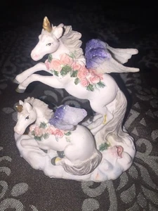 A MOTHER AND HER YOUNG UNICORN LAYING ON A CLOUD FIGURINE 3"x3" - Picture 1 of 11