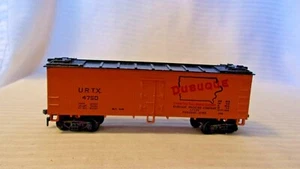 Vintage HO Scale Bachmann 38' Dubuque Packing Refrigerated Box Car, Yellow #4750 - Picture 1 of 6