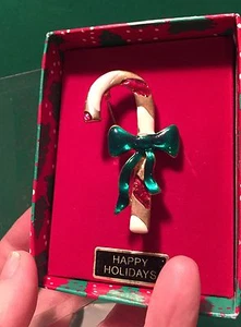 Vintage Gold Weihnachtsbrosche Zuckerstange Anstecknadel rot grün Emaille mit Weihnachtsgeschenkbox - Bild 1 von 3