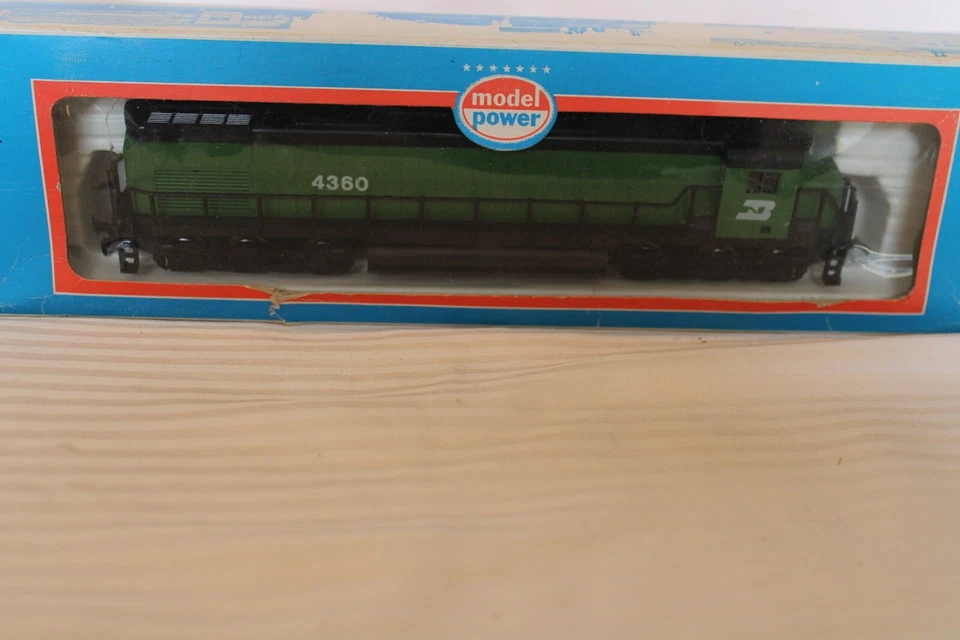 HO Scale Model Power, Alco C-628 Diesel Loco, Burlington Northern, Green #4360 - Image 1 of 3