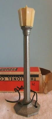 Vintage Train Lionel No 71 LAMP POST GREY W/BOX  - Image 1 of 4
