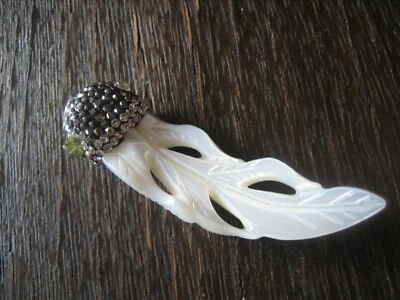 geschmackvoller Anhänger riesiger Zahn geschnitzt Perlmutt toll auch für Herren - Bild 1 von 4