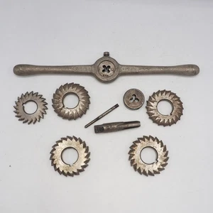 Lotto attrezzi filettatrice tubi stampo ecc. - Foto 1 di 6