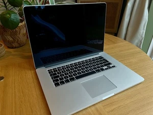 MacBook Pro 15-inch (Mid-2015) – i7 / 16GB RAM / 512GB SSD – Low Cycle Count - Picture 1 of 23