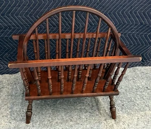 Vintage Mid-Century Modern Turned Wooden Spindle Magazine Rack – Nice Design! - Picture 1 of 2