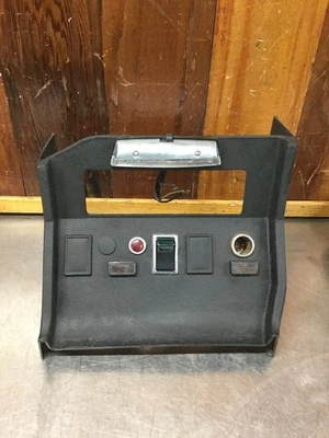 MG MGB 1972-76 • Consola central de radio original. Usado. KMG1540 Foto 1 de 4