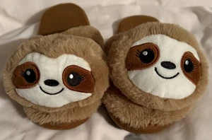 Women’s 3D Sloth Plush Stuffed Animal Slippers Warm and Soft Indoor House Shoes - Bild 1 von 4