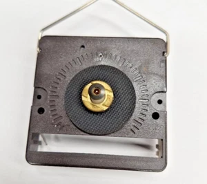Movimiento de reloj de cuarzo Junghans W-0738 eje de mano corto para esferas de metal - Imagen 1 de 2