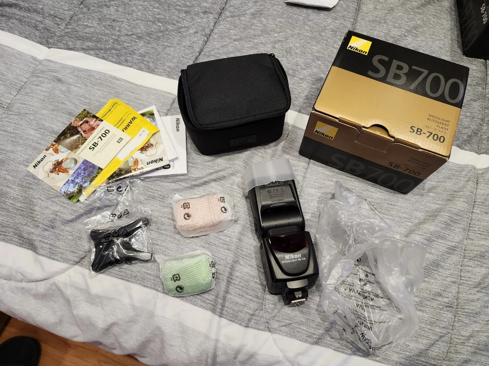 Nikon SB-700 Speedlight Flash for Nikon DSLRs - Image 1 of 1