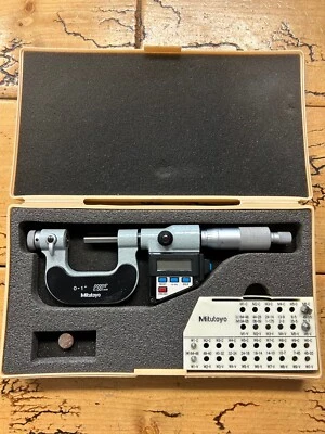 Mitutoyo 326-711 0-1" LCD Digital Thread Micrometer With Assorted Anvils - Image 1 of 4