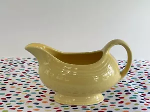 Fiestaware Yellow Gravy Boat Fiesta Retirado Amarillo Pálido Salsaboat - Imagen 1 de 10