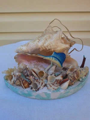 abajur de mesa decorativo feito à mão feito de conchas naturais. - Imagem 1 de 4