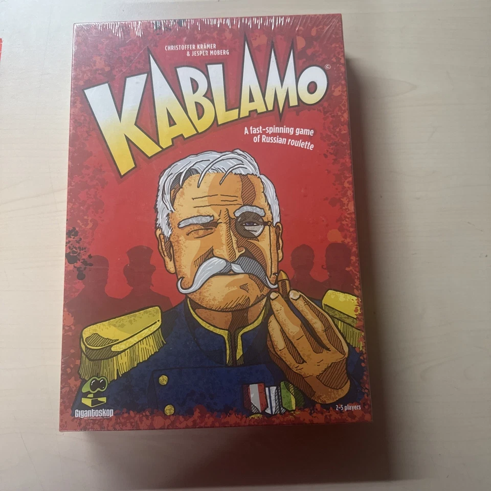 Gigantoskop Kablamo Brettspiel Bluffen Taktieren 2-5 Spieler ab 12 Englisch - Bild 1 von 2