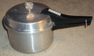 VINTAGE MIRRO 4 QUART PRESSURE COOKER MODEL M-0594 - Picture 1 of 10