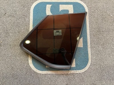 Cuarto trasero derecho lado pasajero Nissan Rogue 2021-2025 OEM 833006R0A Foto 1 de 4