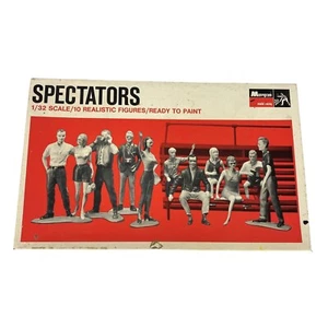 Monogram Spectators 1/32 Scale 1966 10 Figures New Open Box One Figure Damaged - Picture 1 of 10