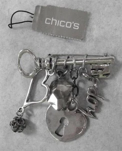 CHICO'S SCHLÜSSEL "WUNSCH" BAR ANSTECKNADEL MIT CHARMS SILBERFARBEN NEU MIT ETIKETT $35 - Bild 1 von 5