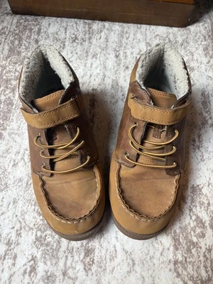 OSH KOSH Imitación Piel de Oveja Tostado Con Cordones Tobillo/Botas Medianas | Jóvenes Big Kid 3 Foto 1 de 4