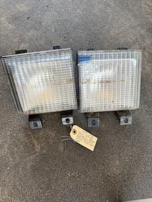 1983-1988 Chevy Pickup Suburban Blazer GMC  Jimmy Van LH RH Turn Signal Light - Image 1 of 4