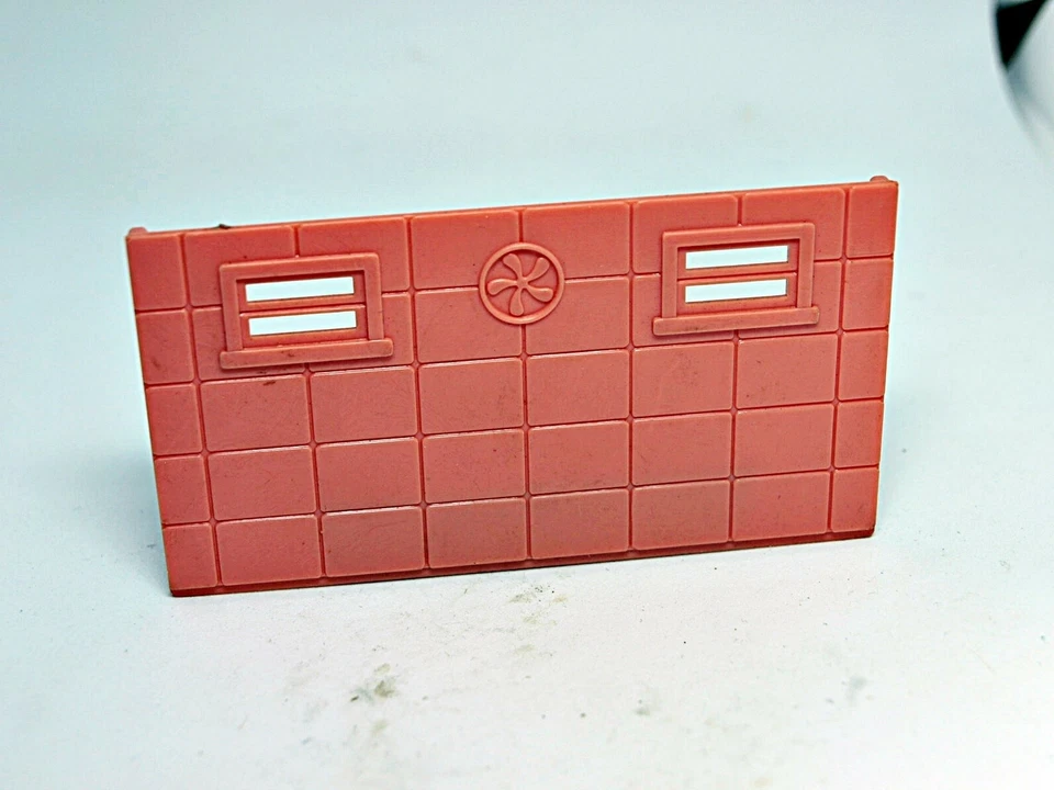 Plasticville Frosty Bar Salmon Back Piece O-S Scale - Image 1 of 1