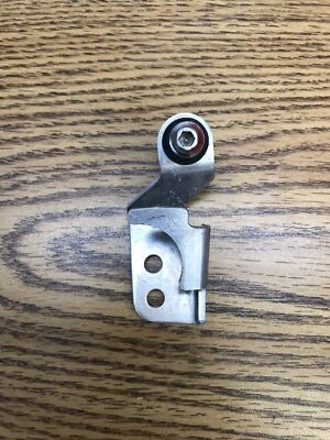 KAWASAKI NINJA ZX10R 2006-2007, SOPORTE CASCO PARTE DERECHA # 11054-0595 Foto 1 de 4