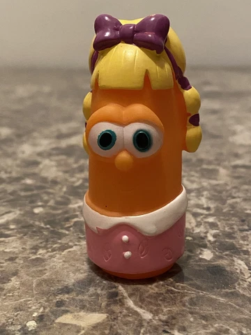 VEGGIE TALES LAURA THE CARROT 2002 Blue Box Toys Plastic Figure Figurine Toy Cover