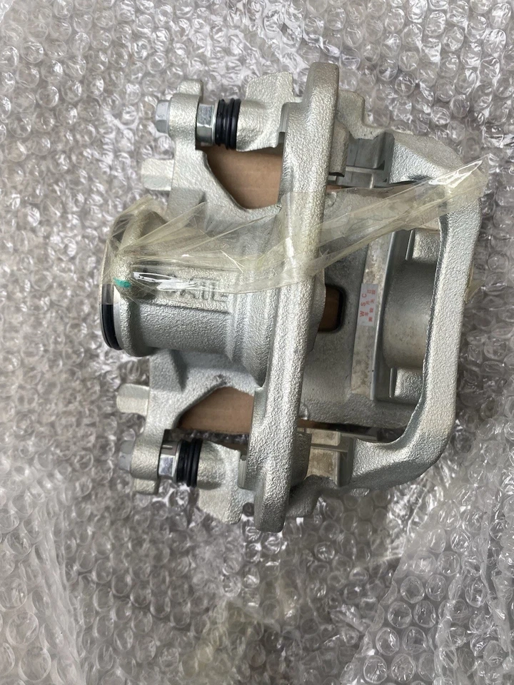 OEM 47850-06160 Rear Left Disc Brake Caliper 2018–2025 Toyota Camry / Avalon Foto 1 de 4