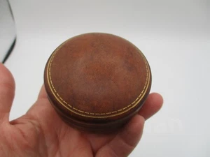 JOYERO BARATIJA REDONDO CUERO MECANIZADO VINTAGE ~ HECHO EN ITALIA ~ 2 1/2" - Imagen 1 de 4