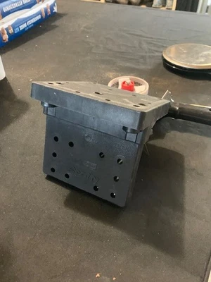 Montaje en túnel para downrigger lateral ángulo recto Scotty 1025 Foto 1 de 3