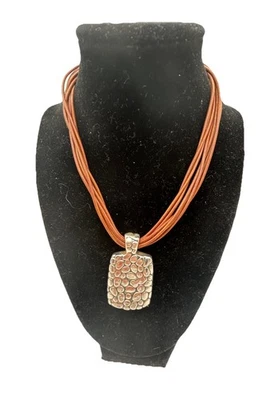 Collar de cuero con colgante de guijarros de plata esterlina SSD Simon Sebbag Foto 1 de 4