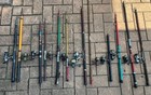 12 canne da pesca con mulinelli