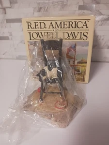 Schmid Lowell Davis "Catnapping Too? Figurine  Cat in Chair Mice Eating. MINT - Picture 1 of 10