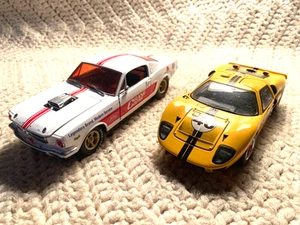 Lotto di 2 camme gru 1/24 Ford pressofuse WIX #40 Ford GT e 65 A/FX Mustang - Foto 1 di 24