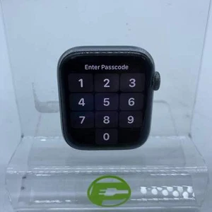 Broken GPS Only Apple Watch Series 4 44MM Space Black Aluminum MU6A2LL/A - Picture 1 of 3