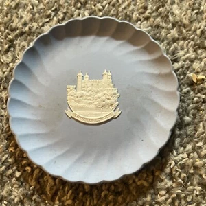 Wedgwood Jasperware Tower of London Cream on Lt Blue Trinket Dish Tray 4 Inches - Picture 1 of 2