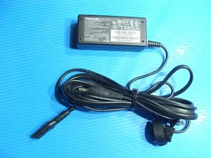 Cargador adaptador de corriente alterna genuino Toshiba P/N PA3822U-1ACA 19V 2.37A Tip1.7*5.5mm - Imagen 1 de 5