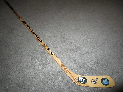 Palo de hockey autografiado firmado por Kyle Okposo New York Islander con certificado de autenticidad Brooklyn Foto 1 de 2