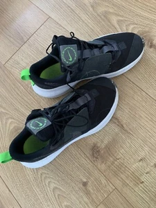 REDUCED !! NIKE BOYS BLACK/GREY TRAINERS SIZE 5 - Bild 1 von 8