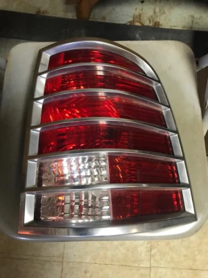2003 Mercury Mountaineer RIGHT SIDE PASSENGER TAIL LIGHT - Image 1 of 4