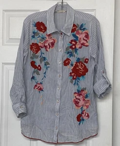 Soft Surroundings bestickt blau weiß gestreift Knopfleiste weiches Shirt Gr. M - Bild 1 von 5