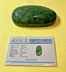 Certified Rare Oval Carving of Natural Emerald 1,000 Cts 97x53x24 & bonus added - Picture 1 of 3