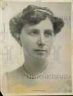1925 Press Photo Mrs. Austen Chamberlain receives Grand Cross of British Empire