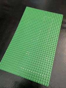 LEGO VINTAGE GREEN BASE PLATE DOTS PATTERN 24X40 from Sets 370/585 - Picture 1 of 4